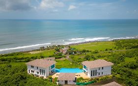 Stayvista'S Casa Bella - Sea-View Villa With Infinity Pool, Jacuzzi, Games, Entertainment, And Spa Room